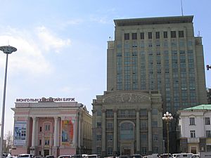 Archivo:Ulaanbaatar buildings