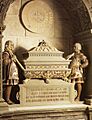 Urna sepulcral que contiene las entrañas de Alfonso X el Sabio, rey de Castilla y León. Catedral de Murcia