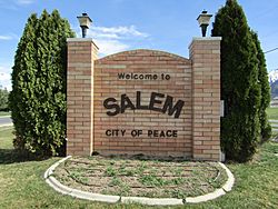 Welcome to Salem (33489846352).jpg