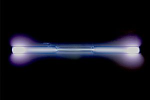Archivo:Xenon discharge tube