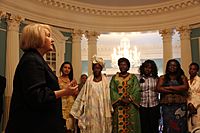 Archivo:Ambassador Verveer Greets African Womens Entrepreneurship Program Participants