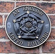 Archivo:An English Listed Building Plaque - geograph.org.uk - 1190365