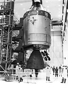 Archivo:Apollo 13 CSM (Ap13-69-H-1791)
