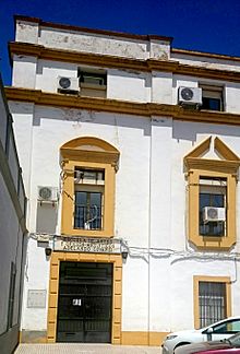 Archivo:Badajoz. Vista parcial de la fachada de la Escuela de Artes y Oficios Artísticos Adelardo Covarsí
