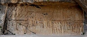 Archivo:Bishapur relief ii 20