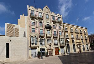 Archivo:Casa Sancho o del Punt de Gantxo de Manuel Peris Ferrando en la plaza de la Almoina, 4, 1906