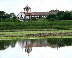 Catedral de Pilar Reflejada en el Agua.jpg