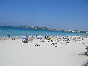 Archivo:Cesme Ilica Plaji (beach) - panoramio