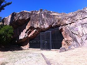 Archivo:Cueva de Maltravieso en Cáceres