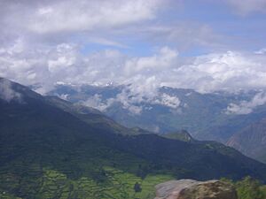 Archivo:DE LA UNION A LIMA 012 Divisando la Cordillera de Huayhuash