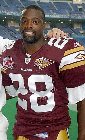 Archivo:Darrell Green 8-4-02 020804-N-5086M-004