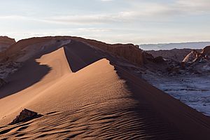 Archivo:Duna Mayor, Valle de la Luna, San Pedro de Atacama, Chile, 2016-02-01, DD 163