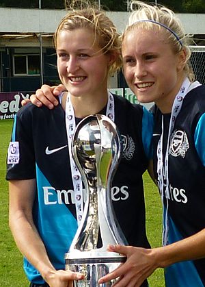 Archivo:Ellen White and Steph Houghton (cropped)