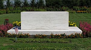 Archivo:Franklin Delano Roosevelt Gravesite August 21, 2012