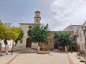 Archivo:Iglesia de San Pedro Apóstol en Larva