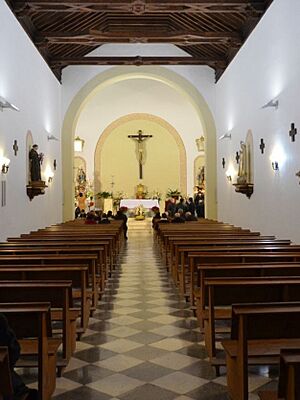Archivo:Interior de la iglesia de Yegen