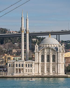 Archivo:Istanbul asv2020-02 img60 Ortaköy Mosque