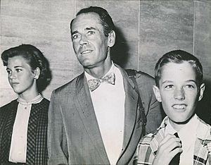 Archivo:Jane Fonda & Henry Fonda & Peter Fonda, 1950s