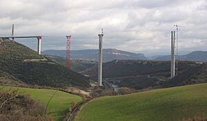 Archivo:Millau Viaduct construction south