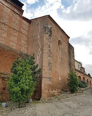 Archivo:Monasterio de Vico grietas terremoto
