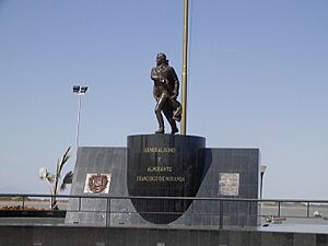 Archivo:Monumeto a Miranda y a la Bandera - panoramio