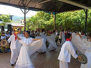 Archivo:Muestra y Talento Cultural de los Jóvenes en San Luis Antioquia