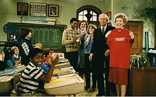 Nancy Reagan on the set of television show "Diff'rent Strokes" with Conrad Bain, Gary Coleman, Todd Bridges, Dana Plato, and Mary Jo Cattlett 1983-03-09.jpg