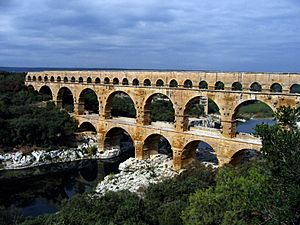 Archivo:Pont du Gard Oct 2007
