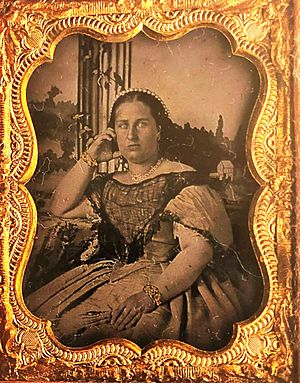 Archivo:Queen Maria II of Portugal (daguerreotype)