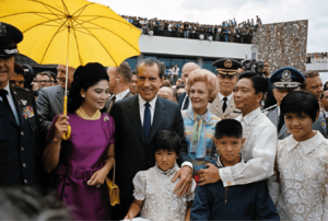 Archivo:Richard Nixon with the Marcos family