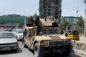Archivo:Taliban Humvee in Kabul, August 2021 (cropped)