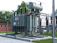 Archivo:Transformator (ABB) in Umspannwerk - DSCF0998