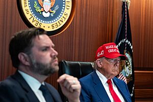 Archivo:Trump situation room 6-21-25