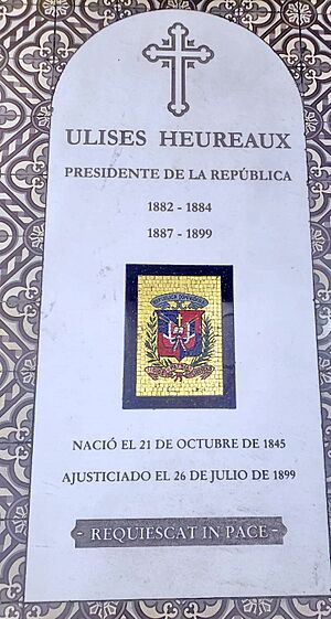 Archivo:Tumba de Ulises Heureaux dentro de la Catedral