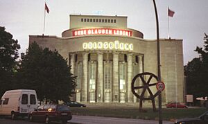 Archivo:Volksbühne1999 gobeirne