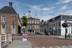 Archivo:Weesp, voormalig stadhuis - tegenwoordig museum RM38608 IMG 0330 2019-06-30 14.17