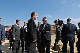 Archivo:Zapatero en las obras de la EXPO 2008