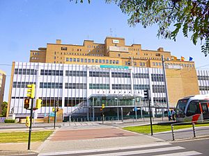Archivo:Zaragoza - Hospital Universitario Miguel Servet (Servicio Aragonés de Salud) 2