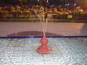 Archivo:A fountain in Bagh-e-Jinnah