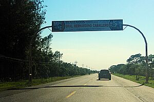 Archivo:Acceso a General Bernardino Caballero desde el ramal Paraguarí -Villarrica de la Ruta PY01