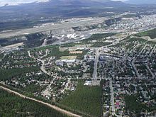 Archivo:Aerial view of Whitehorse and the Yukon River