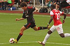 Archivo:Alexandre Pato & Emmanuel Eboué Emirates Cup 2010