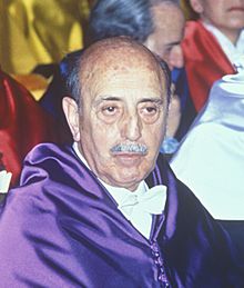 AngelSantosRuiz (cropped).jpg