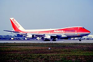 Archivo:Avianca Boeing 747-259B (M); EI-CEO@MIA, June 1993 (5659668614)