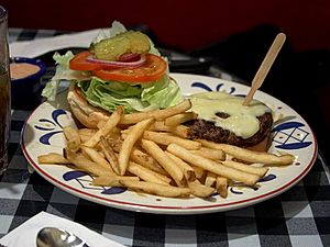 Archivo:Burger and fries (1)