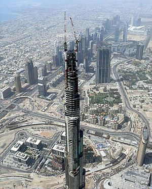 Archivo:Burj Dubai Under Construction on 8 May 2008 Pict 2