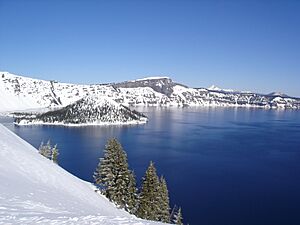 Archivo:Crater Lake in winter