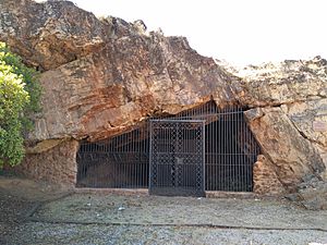 Archivo:Cueva de Maltravieso 02