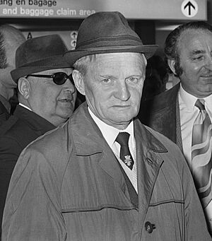 Archivo:Dynamo Tbilisi at Schiphol airport (September 25, 1972)
