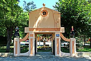 Archivo:Entrada al parque de Val de San Lorenzo